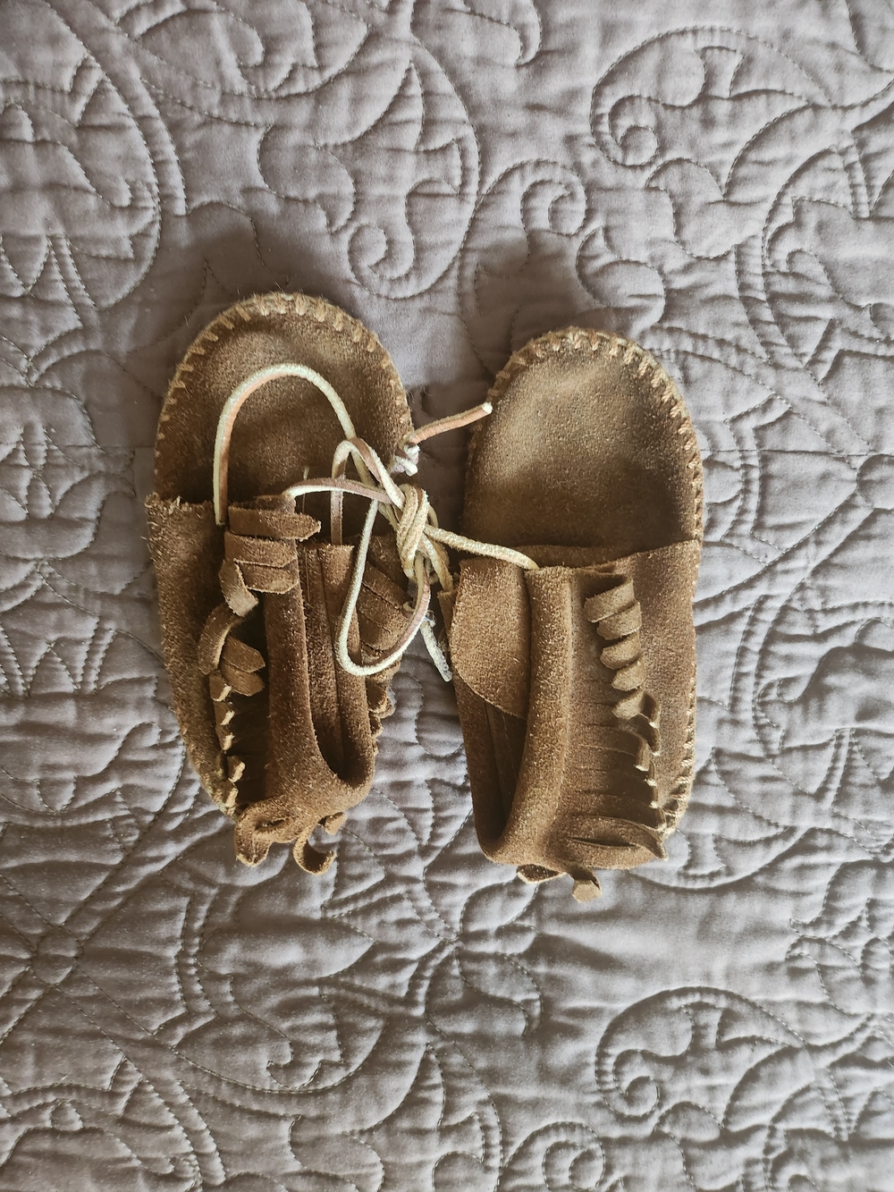 Minnetonka Brown Suede Fringe Moccasin
